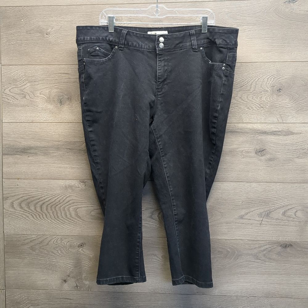 Royalty Wanna Betta Butt Stretchy Denim Capri Jeans Plus Size 22W
